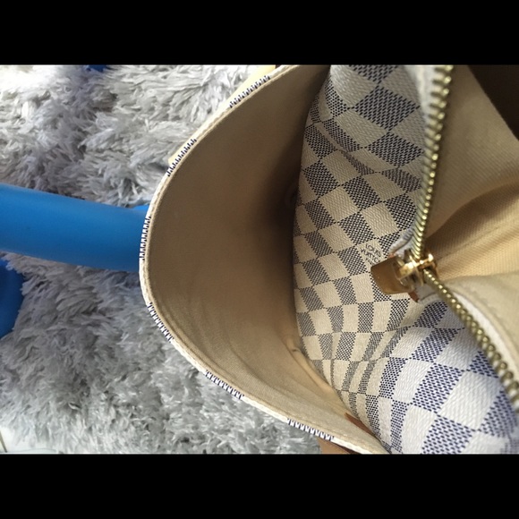 Wallet is SOLD LV Totally pm bag still available. - Picture 11 of 16